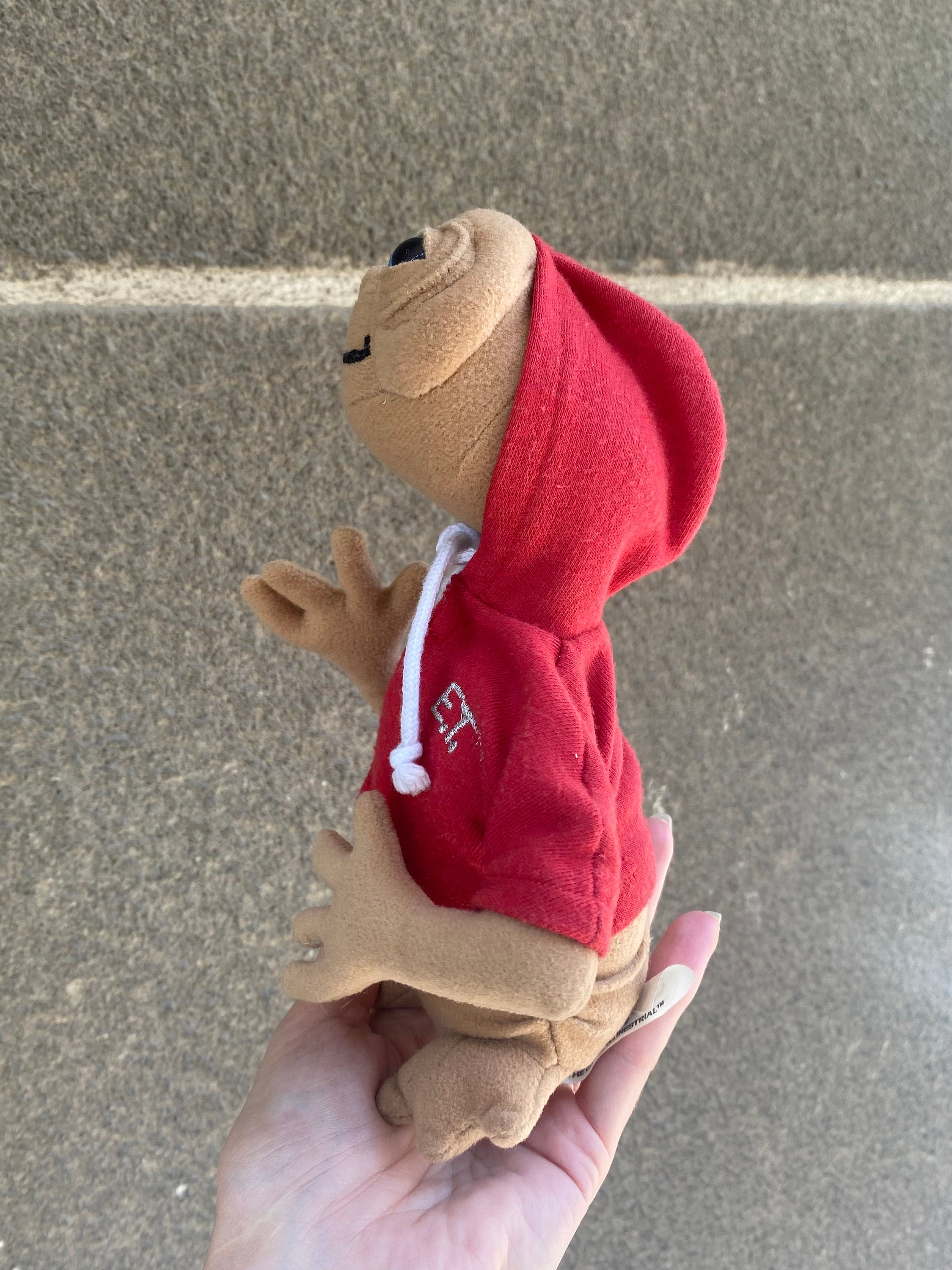 E.T. エイリアンぬいぐるみ 大きめ ET Extra Terrestrial Plush Toy: Collectable Alien in Red Hoodie - Etsy