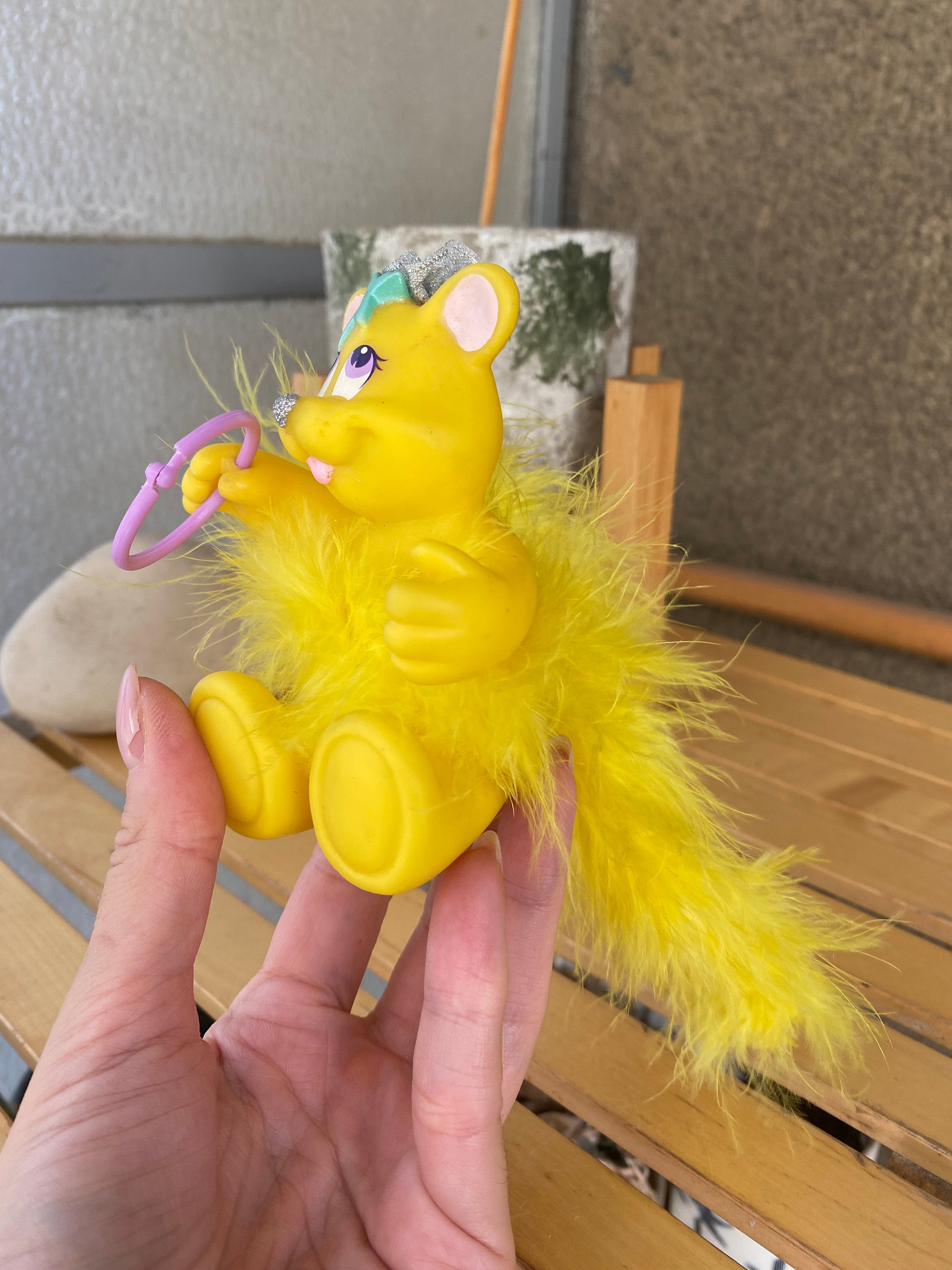 fluffy surprise ビンテージ ぬいぐるみ Vintage Fluffy Surprise Yellow Bear Toy: Vivid Imaginations, 1998