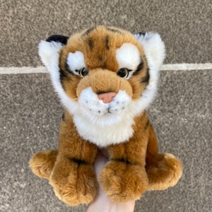 Peluche de tigre bebé realista de 1986 WWF, un adorable peluche vintage suave, ideal como regalo para familiares y amigos.