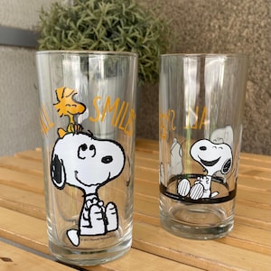 Snoopy & Woodstock drinking glass set of 2 made in Italy, Peanuts Snoopy slim tall tumblers for collectors