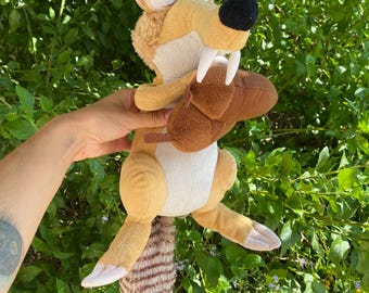 アイスエイジ　ぬいぐるみ　シド　スクラット　ビルドアベア Amazon.co.jp: アイスエイジ ぬいぐるみ シド スクラット