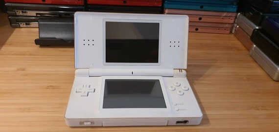 Nintendo DSi Handheld Console White Pre-Owned Tested