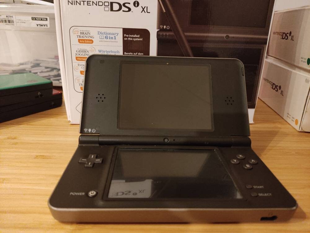 MODDED Nintendo Dsi XL Black Gray Edition. With 5000 Games. 