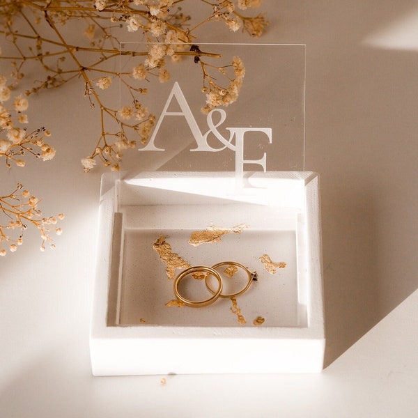 Moderne quadratische Ringbox mit personalisierter Acryl-Scheibe | Ein besonderes Accessoire für Deine Hochzeit | Ringkissen | Laser