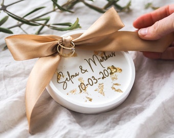 Wedding ring dish with elegant gold leaf finish | Personalized ring dish “Name and Date” with bow | Ring box | Ring pillow | vinyl