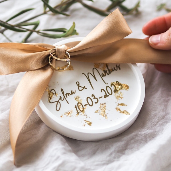 Wedding ring dish with elegant gold leaf finish | Personalized ring dish “Name and Date” with bow | Ring box | Ring pillow | vinyl