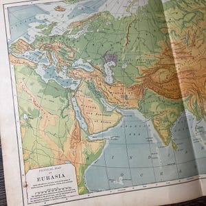 Carte physique de l'Eurasie, 2 pages, carte dépliante de 1901, carte V14-1