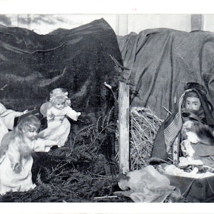 Bambole vecchio stile di Tasha Tudor - La cartolina originale della Natività PB8