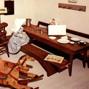 Museo della Scuola dell'infanzia delle bambole storiche di Amana Amana IA Cartolina originale PB6