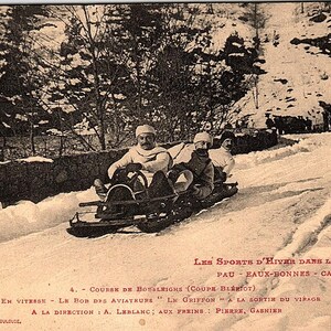 Course de bobsleigh dans les Pyrénées Carte postale ancienne française PE12
