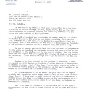 Memo oficial firmado con membrete del senador de Dakota del Sur Karl Mundt 1964 TK1-P6
