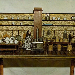 Casa delle bambole Homestead Iowa Amana Home Museum Cartolina originale PB7