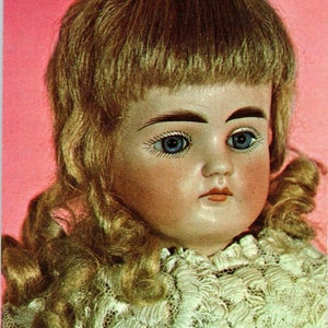 Bambola con corpo per bambini in bisquit con testa a sfera Art Studio 1971 Cartolina originale PB6