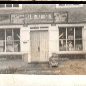 c1932 Photo originale de J.J. Boutique Beaudoin à Gaspé/région de Québec 2,5 x 3,5 TJ9-PG7