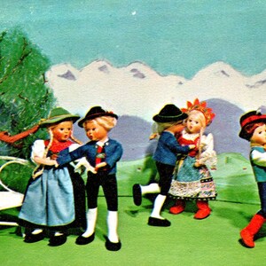 Carte postale originale PB9 de poupées autrichiennes dansant la polka L'été au Tyrol