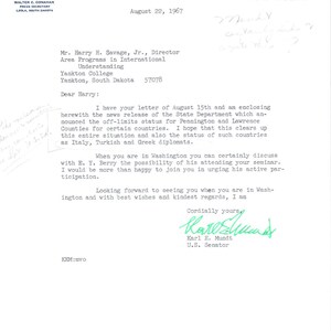 Memo oficial firmado por el senador de Dakota del Sur George McGovern 1967 TK1-GM
