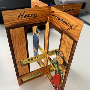 Drzwi obrotowe 3D Stand Up Pop-Up 1953 Karta rocznicowa AG8-7