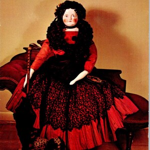 Una delle 1.500 bambole della cartolina della collezione Margaret Reinhold Crawbuck PB9