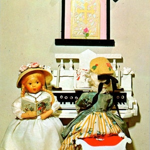 Domenica mattina - Bambole in chiesa - A Lilianne Card Cartolina originale PB2