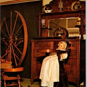 Museo della Valle di Santa Ynez Sedie e bambola in noce CA Cartolina originale PB6