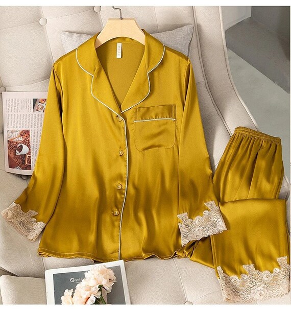 Comfortable silk 2025 pajamas
