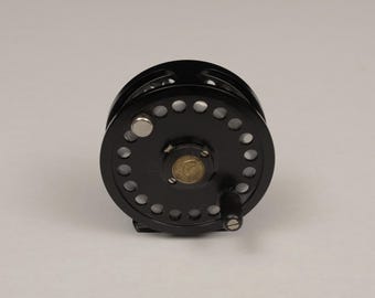 moulinet à mouche cassette vintage STH 567 & 8 — Moulinet de pêche à la mouche de récupération fabriqué en Argentine, anodisé noir, main droite