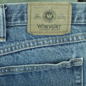 Wrangler Blue Denim Jeans: Men&#39;s Classic Fit (40x32)