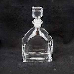 Contemporary Classic Lead Crystal Decanter – Elegant Barware from the Early 90s – Outstanding Vintage Condition