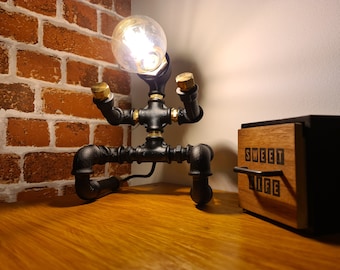 Lampe industrielle / steampunk /loft / design / moderne / raccords fonte / lampe de table / lampe de bureau