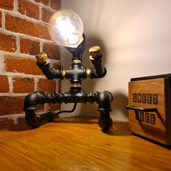 Lampe industrielle / steampunk /loft / design / moderne / raccords fonte / lampe de table / lampe de bureau