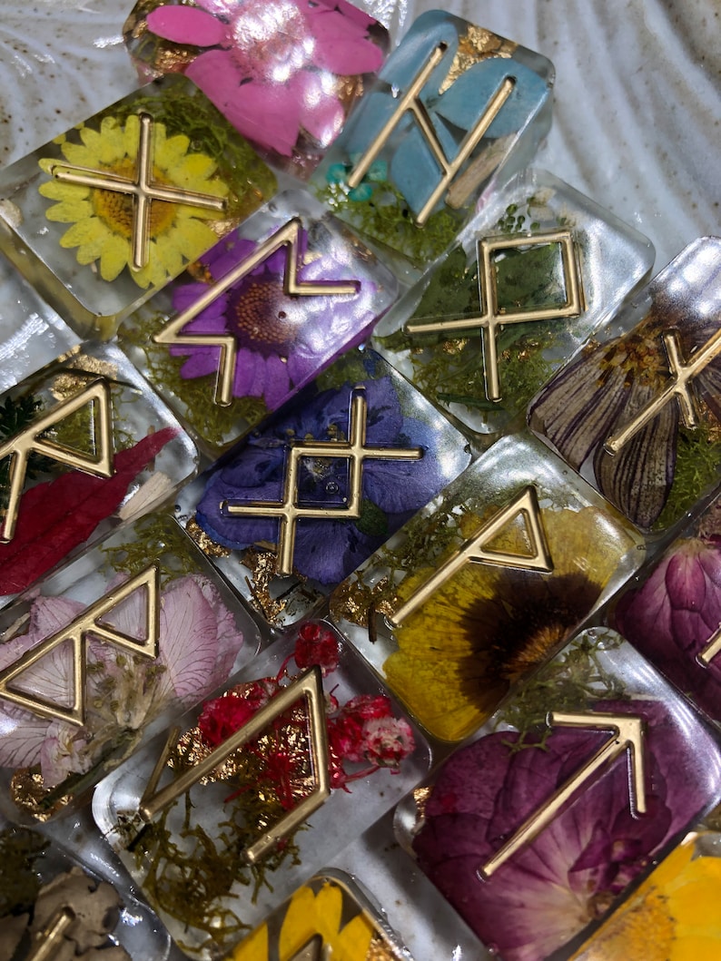 Floral Elder Futhark Runes Pressed Flowers Moss Mugwort Gold Flake - Etsy