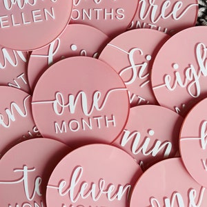 Ensemble de jalons mensuels pour bébé, disques acryliques de jalons, accessoires photo nouveau-né, cadeau de baby shower, disques de jalons peints en vinyle acrylique