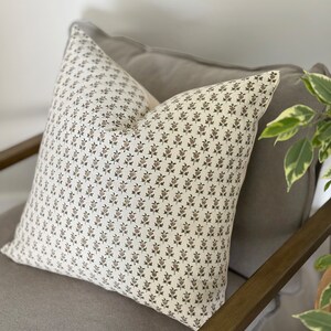 GLORIA | Designer Mocha Olive Floral Linen Pillow Cover, Block Print Pillow, Small Floral Print, Light Brown Floral Pillow, Spring Pillow bild 7