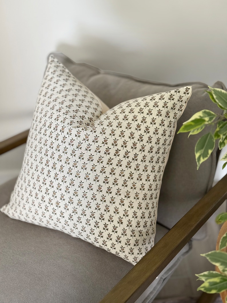 GLORIA | Designer Mocha Olive Floral Linen Pillow Cover, Block Print Pillow, Small Floral Print, Light Brown Floral Pillow, Spring Pillow bild 7