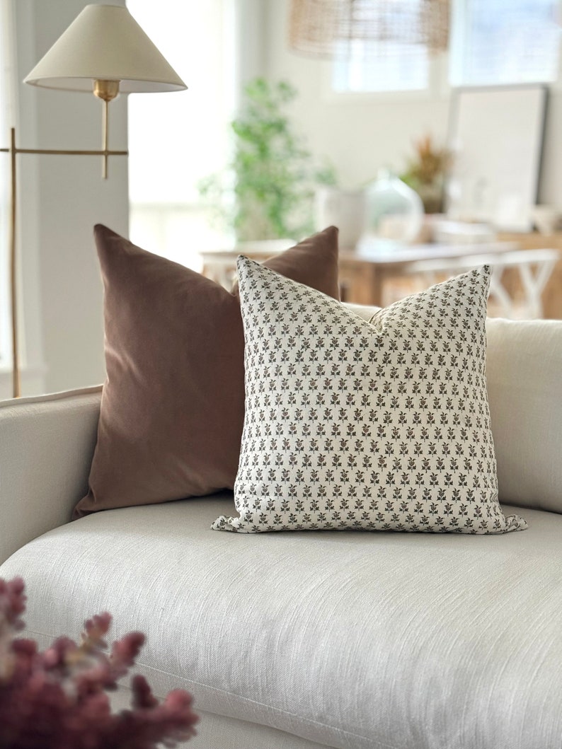 GLORIA | Designer Mocha Olive Floral Linen Pillow Cover, Block Print Pillow, Small Floral Print, Light Brown Floral Pillow, Spring Pillow bild 6