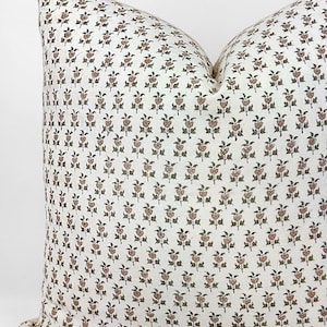 GLORIA | Designer Mocha Olive Floral Linen Pillow Cover, Block Print Pillow, Small Floral Print, Light Brown Floral Pillow, Spring Pillow bild 3