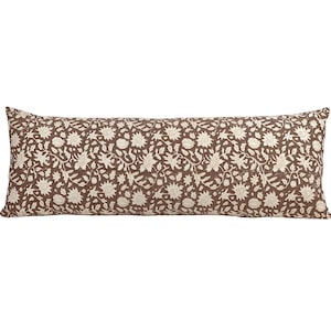 ALCAROB / Funda de almohada lumbar larga de lino marrón oscuro con estampado floral, almohada con estampado floral en bloque, almohada floral marrón, almohada lumbar marrón oscuro
