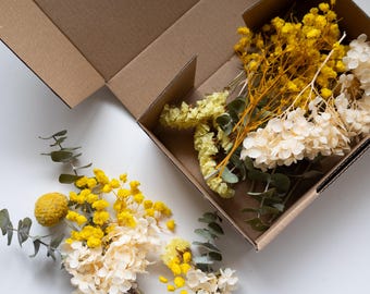 Kit para crear tu propio ramo de flores secas: arreglo de hortensias amarillas y paniculata.