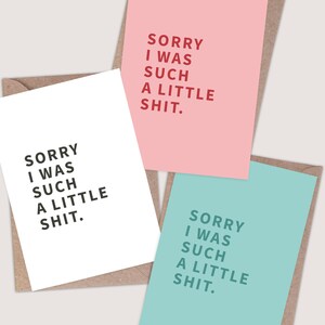 Sorry dat ik zo'n kleine shit card was. Grappige Moederdagkaart. Onbeschofte Moederdagkaart. Brutale moederdagkaart. Hilarische moederdagkaart.