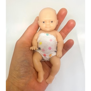 Bebê menina de silicone completo (4,60 pol.)