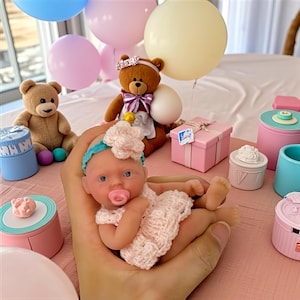 Bebê menina de silicone completo (4,50 pol.)