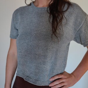 Waves Tee - knitting pattern | basic knit tee, classic knit tee, knit t-shirt with ribbing hems, light knit tee.