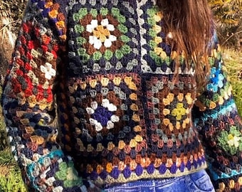 Pull à carreaux grand-mère - Patron au crochet | Pull carré grand-mère, chemisier, projet de chute de fil.