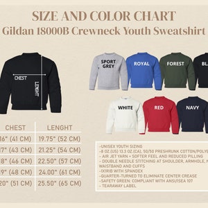 Op de afbeelding: Maattabel voor Gildan 18000B Crewneck Youth Sweatshirts. De tabel toont maten XS tot XL met de bijbehorende borst- en lengtemaat in inches en centimeters. De tabel toont ook de beschikbare kleuren: Sportgrijs, Royal, Forest, Zwart, Wit, Rood en Navy.