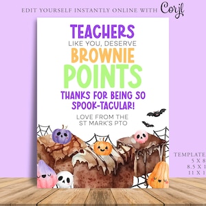 Könnte beinhalten: Ein druckbares Schild zum Thema Halloween mit dem Text "Lehrer wie Sie verdienen Brownie-Punkte. Danke, dass Sie so gruselig sind! Liebe vom St. Mark's PTO". Das Schild zeigt eine Aquarell-Illustration von Brownies mit gruseligen Halloween-Dekorationen wie Kürbissen, Fledermäusen und Geistern. Das Schild ist in drei Größen erhältlich: 5x8 Zoll, 8,5x11 Zoll und 11x17 Zoll.