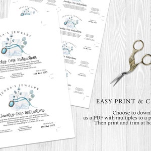 Puede incluir: Cartas de instrucciones de cuidado de joyas imprimibles con un dise&ntilde;o de acuarela de una piedra preciosa azul y blanca con un engaste de oro y acentos florales azules y blancos. El texto de la tarjeta dice "Jenna's Jewelry" y "Jewelry Care Instructions". El texto tambi&eacute;n incluye instrucciones para el cuidado de las joyas, como mantenerlas alejadas de la humedad y no usarlas mientras se ducha. La tarjeta tambi&eacute;n incluye la fecha "4/18 May 2023".