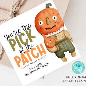 Könnte beinhalten: Eine weiße Karte mit einer niedlichen Illustration einer Kürbisperson, die einen kleineren Kürbis hält. Der Text auf der Karte lautet "You're the pick of the patch Happy Halloween! Love from the Robinson Family".