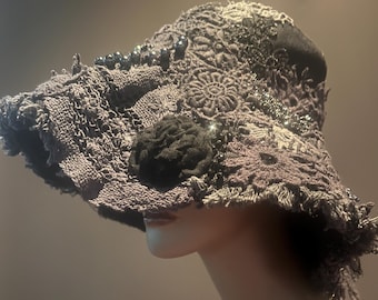 BohobyDarija Boho verfraaid kunstzinnige denim bucket hat, boho hippie geborduurde upcycled vintage bloemen