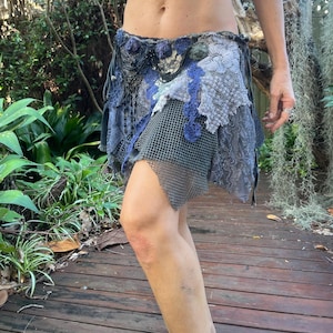 BohobyDarija Boho zerfetzten Rock aus Denim und Spitze upcycled Sommer Pixie Rock, Waldland XS bis Large