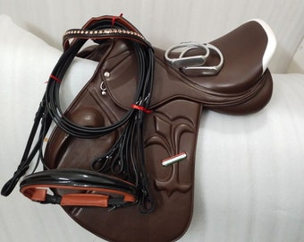 手作りの英国製ブラウンレザーの馬場馬術用サドル、シートサイズ14～18 